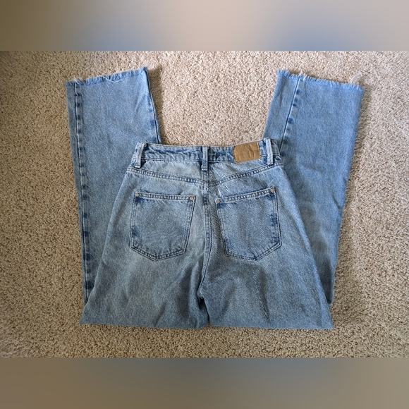 Zara Size 2 High Rise Straight Leg Raw Hem Jeans Light Blue Wash - Picture 8 of 8